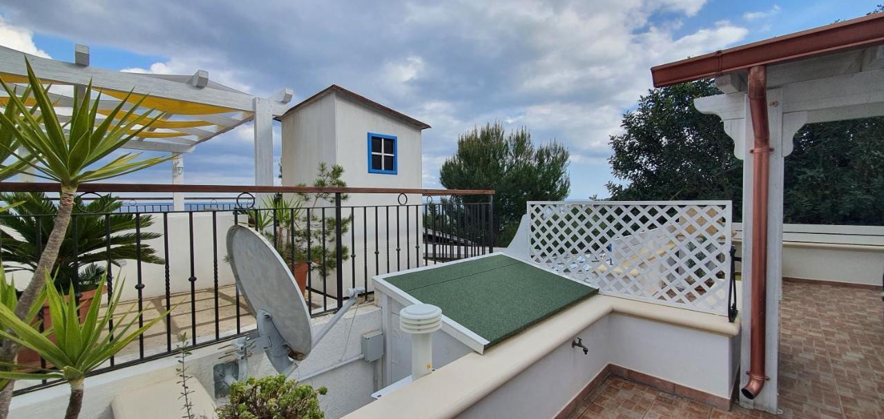 Casa Vacanze "Il Carrubo" Галяно дел Капо Екстериор снимка