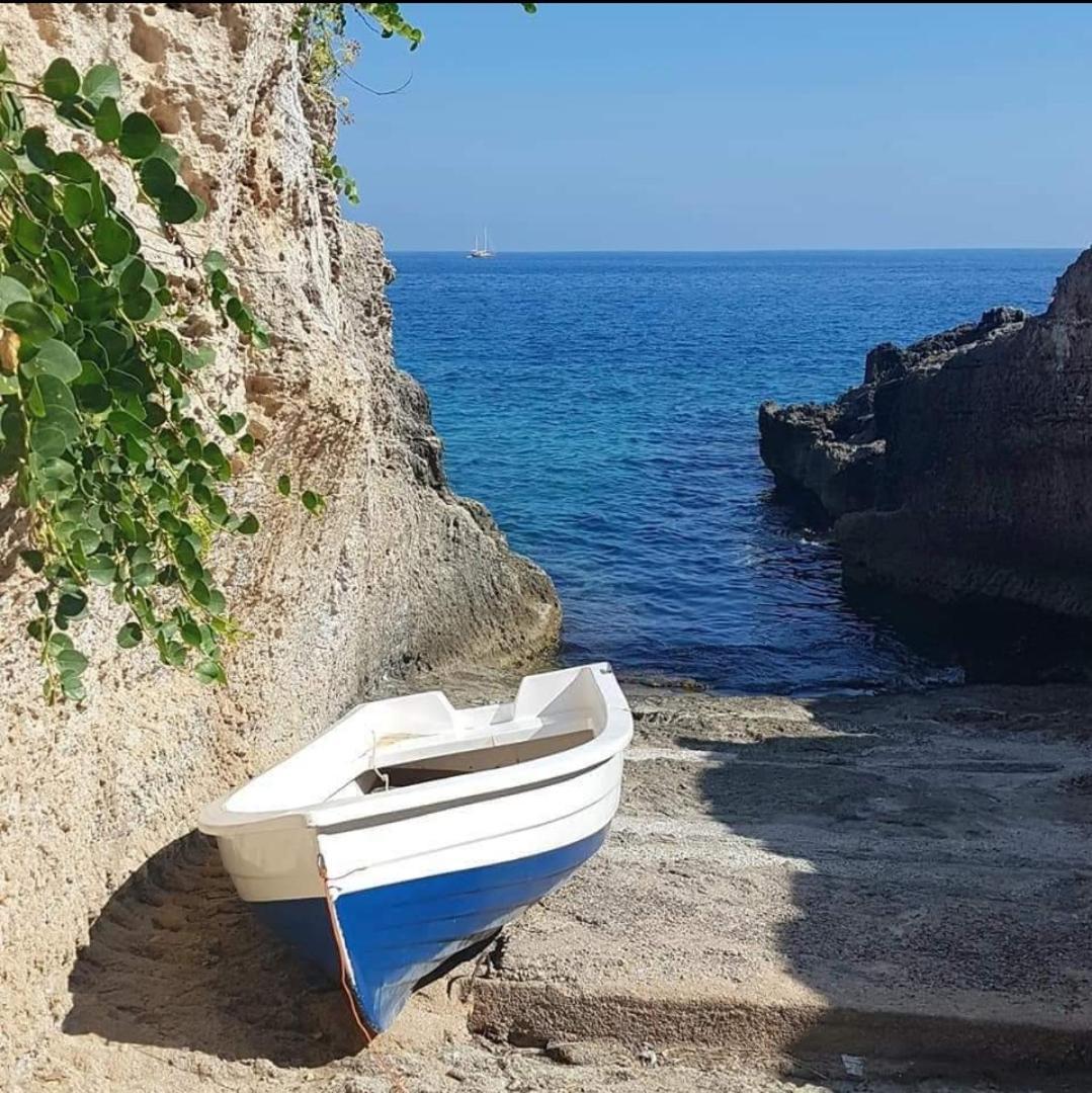 Casa Vacanze "Il Carrubo" Галяно дел Капо Екстериор снимка
